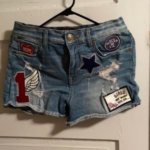 Wash short Jean with patches